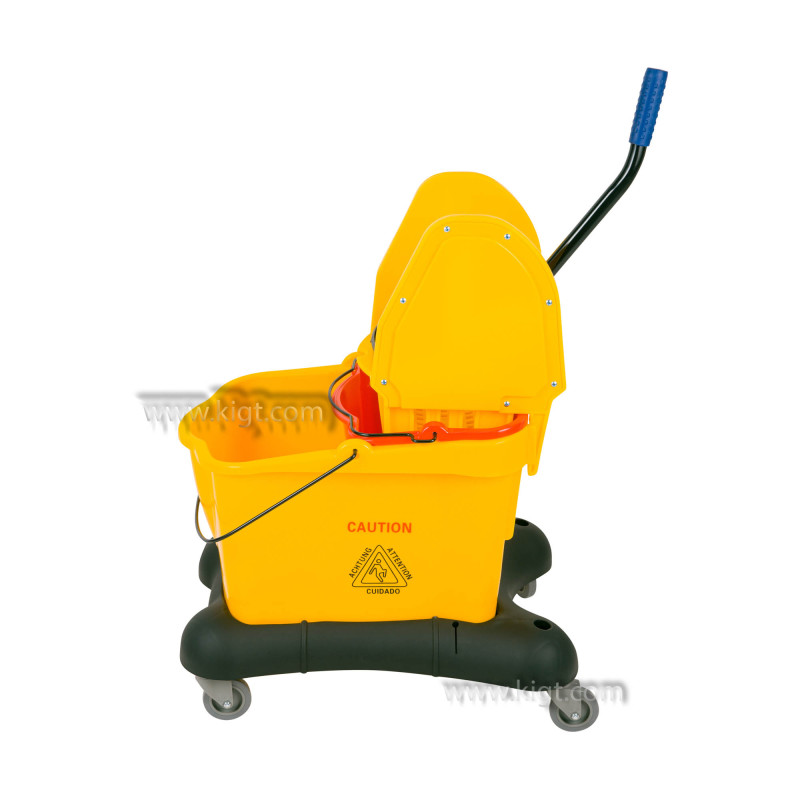 Deluxe wringer with plastic base