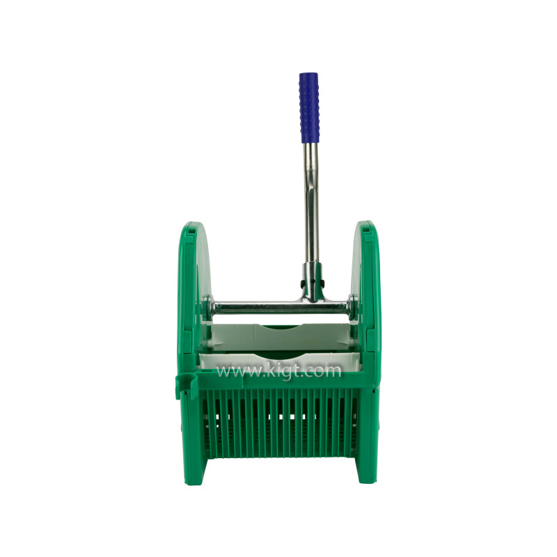 Plastic wringer 