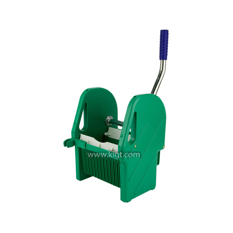 Plastic wringer 