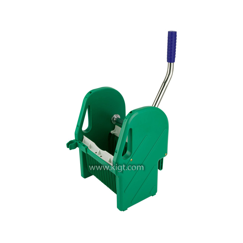 Plastic wringer 