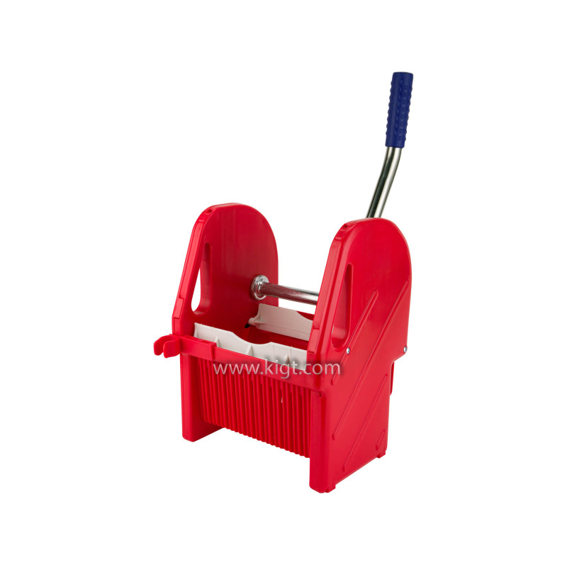 Plastic wringer 