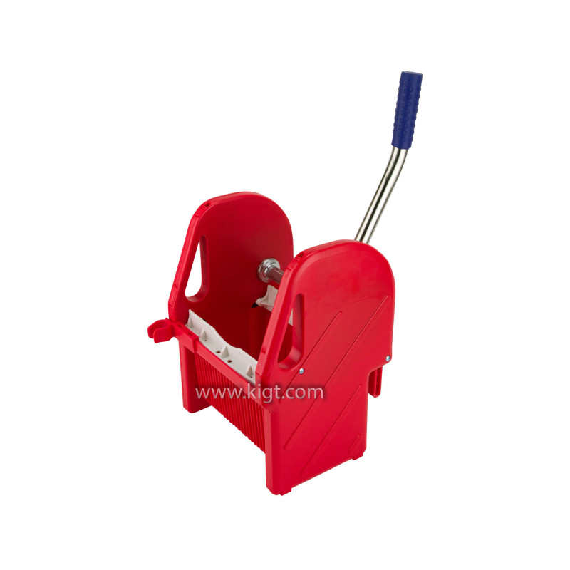 Plastic wringer 