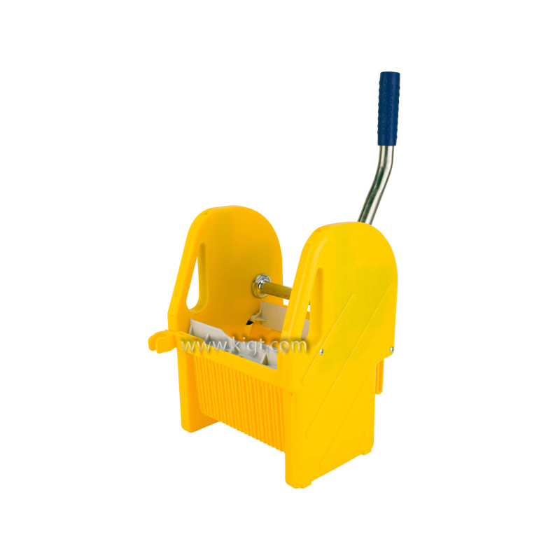 Plastic wringer 