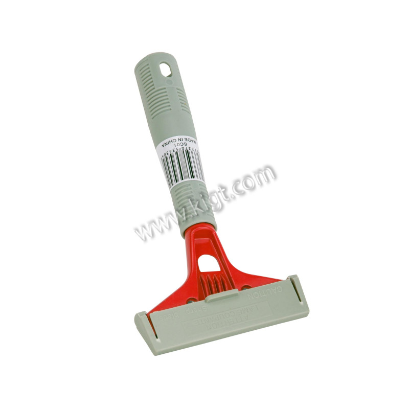 Spade with plastic handle 3