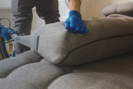 A guide explaining the pros and cons of both microfiber and kitchen towels